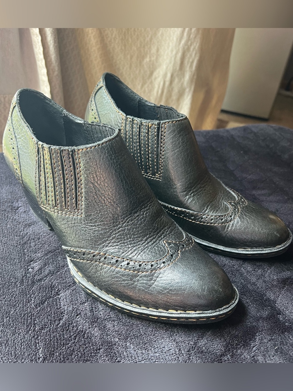 Women’s BORN Black Leather Wingtip Slip-On Ankle Shoes - Size 8.5